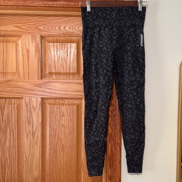 Gymshark Pants - Gymshark black leopard leggings